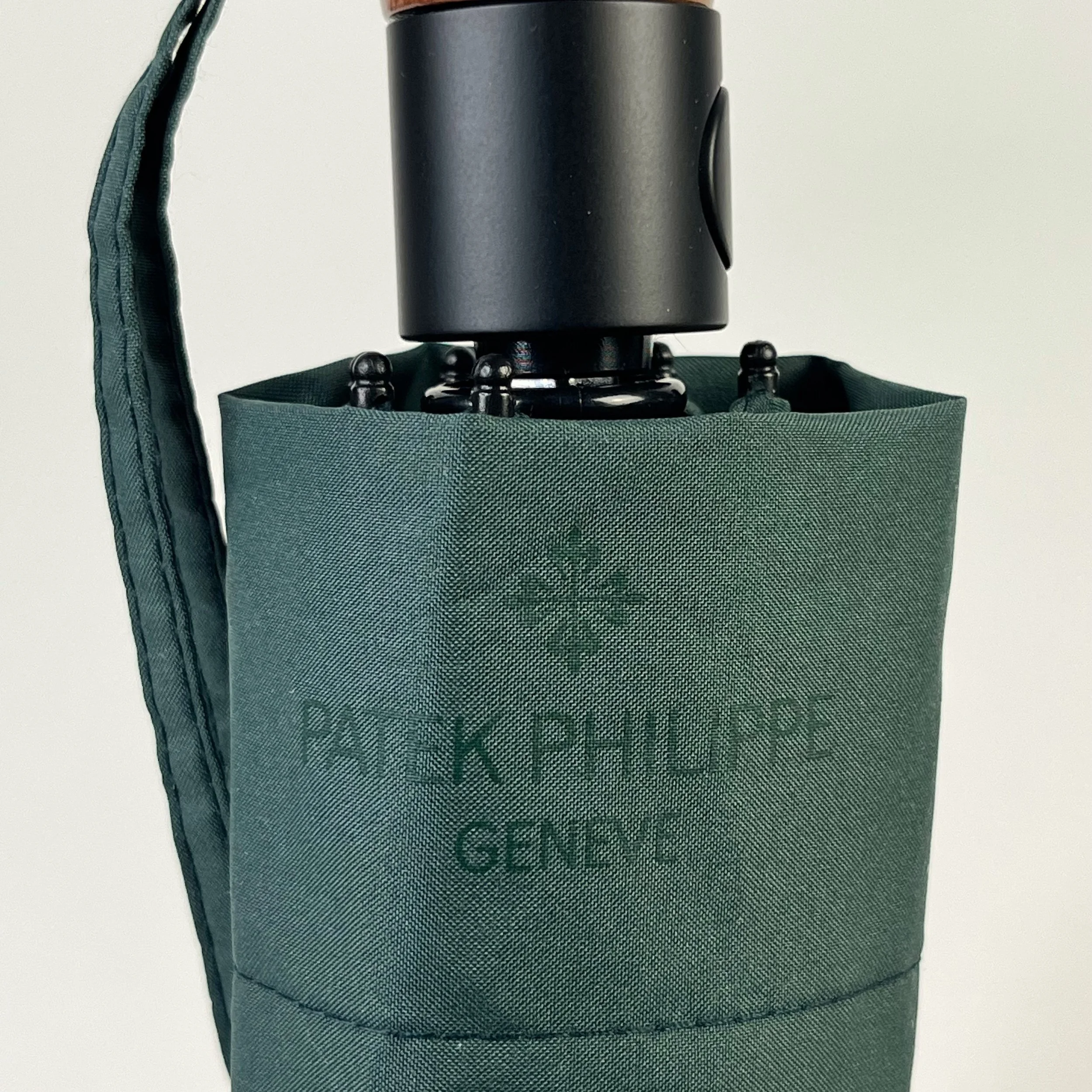 Patek Philippe Genève Navy Leather Key Case with Gold Hooks